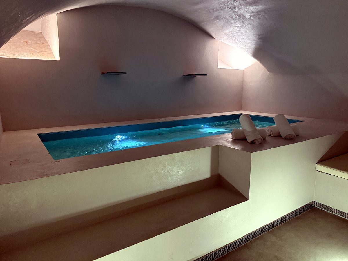 A pool in the basement of the Rome apartment