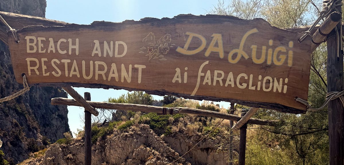 The Da Luigi ai Faraglioni beach and restaurant sign