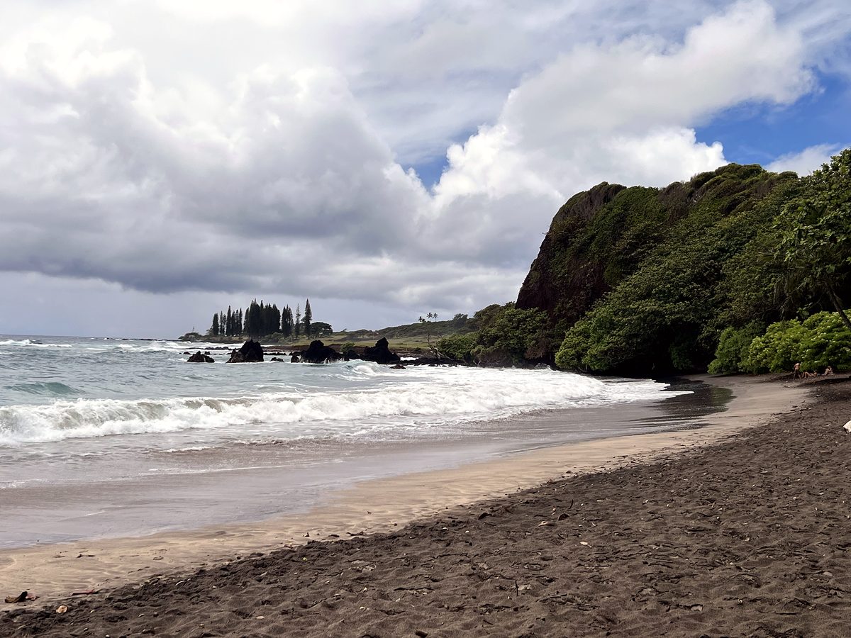 A crescent of sand on the Hana coast